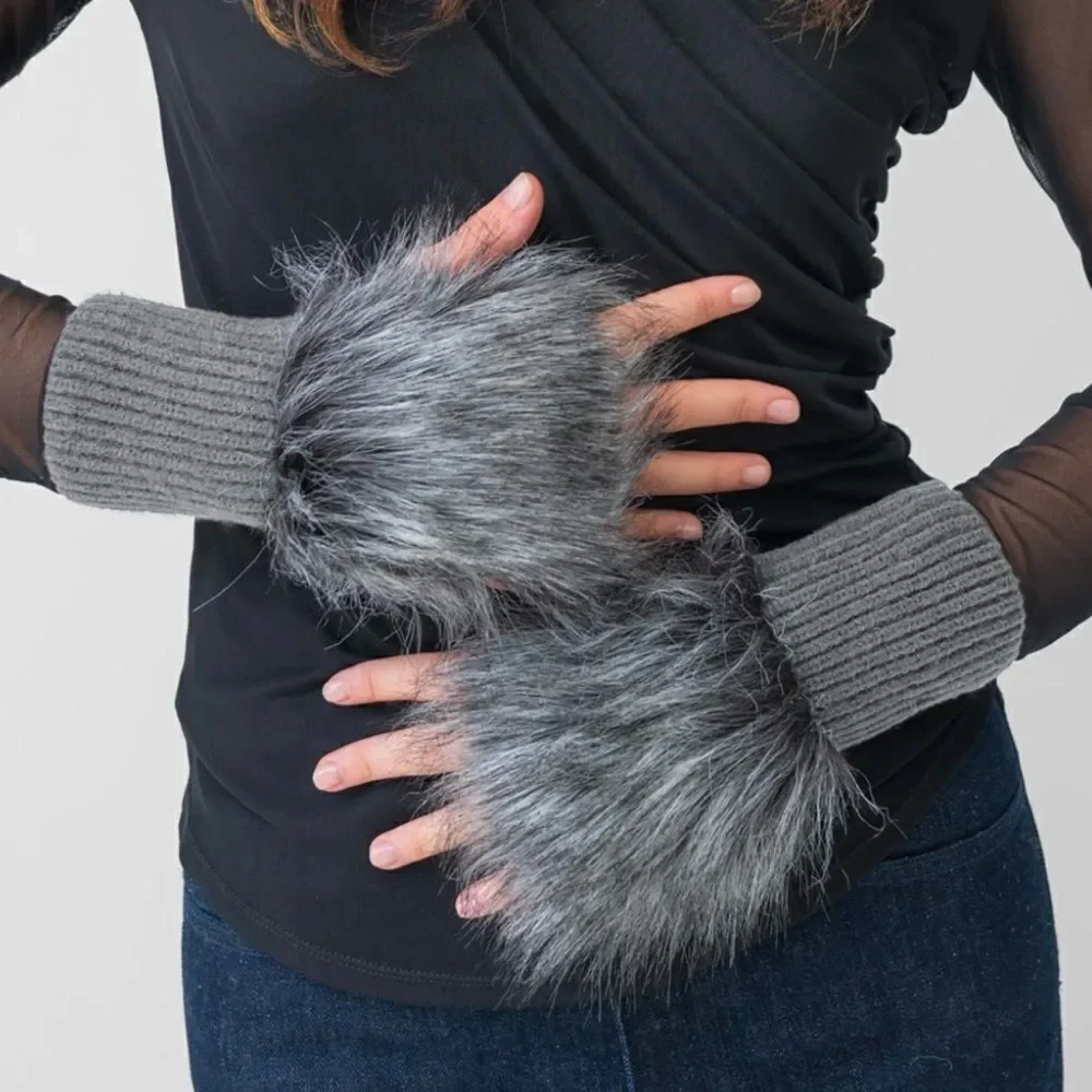 NWT New Adrienne Landau Light Gray Faux Fur Fingerless Gloves/Wrist Warmers. OS
